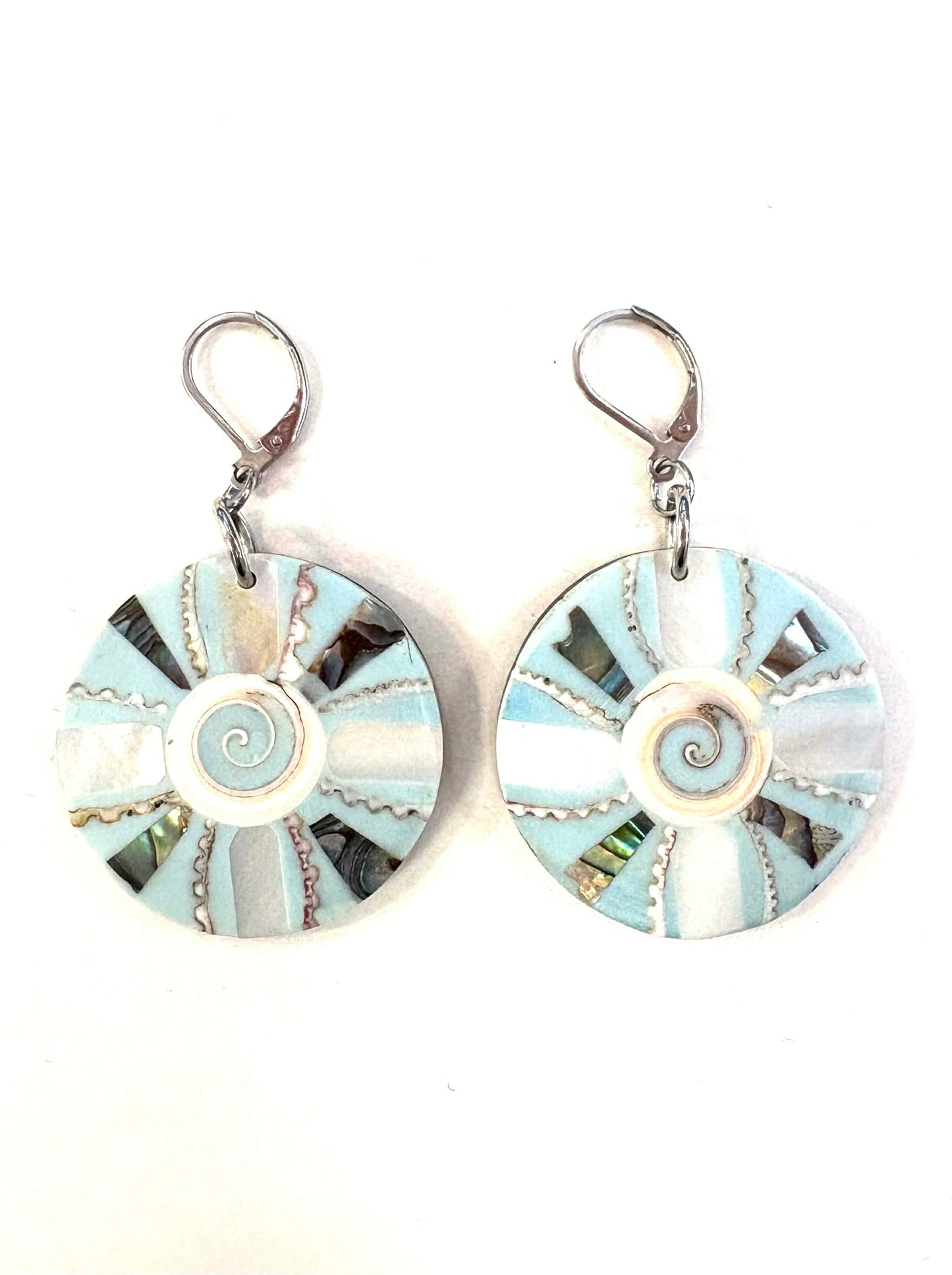 Round blue seashell earrings - Adventure Red