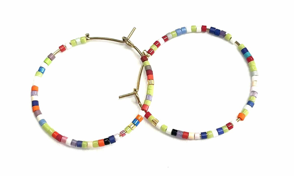 Boucles d’oreilles en anneau avec perles (3 variantes de couleurs différentes)