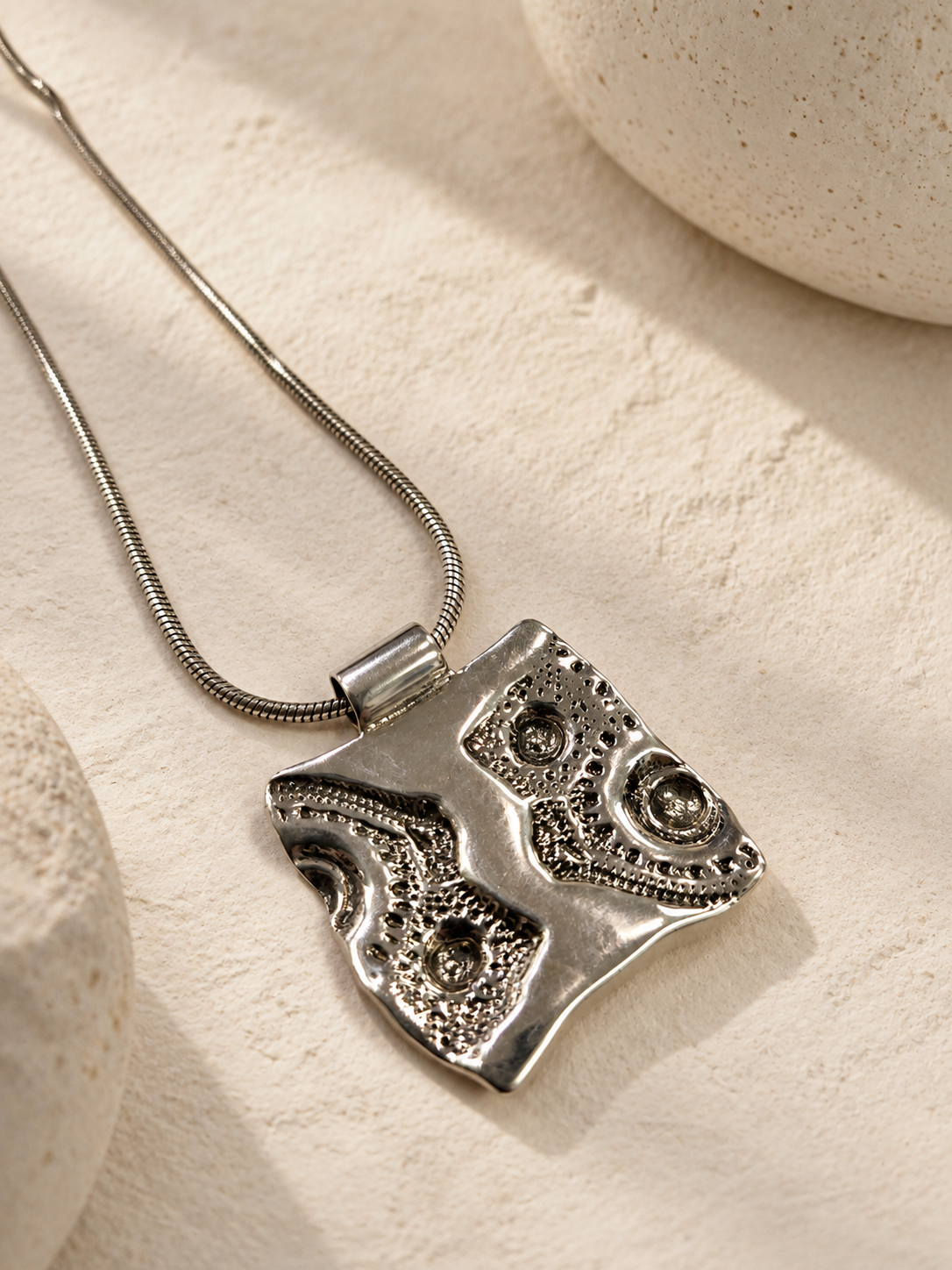 MEDIUM MOON HEART, pendant - Marie-Êve Bordeleau