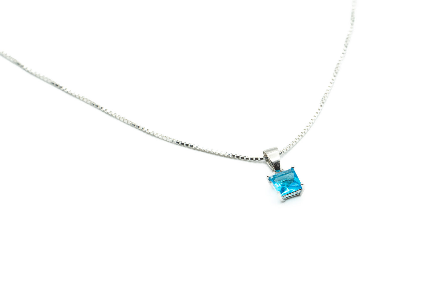 Collier - Carré 5mm - Décembre (Turquoise-Bleu Zircon) - Rouge Argent 9.25