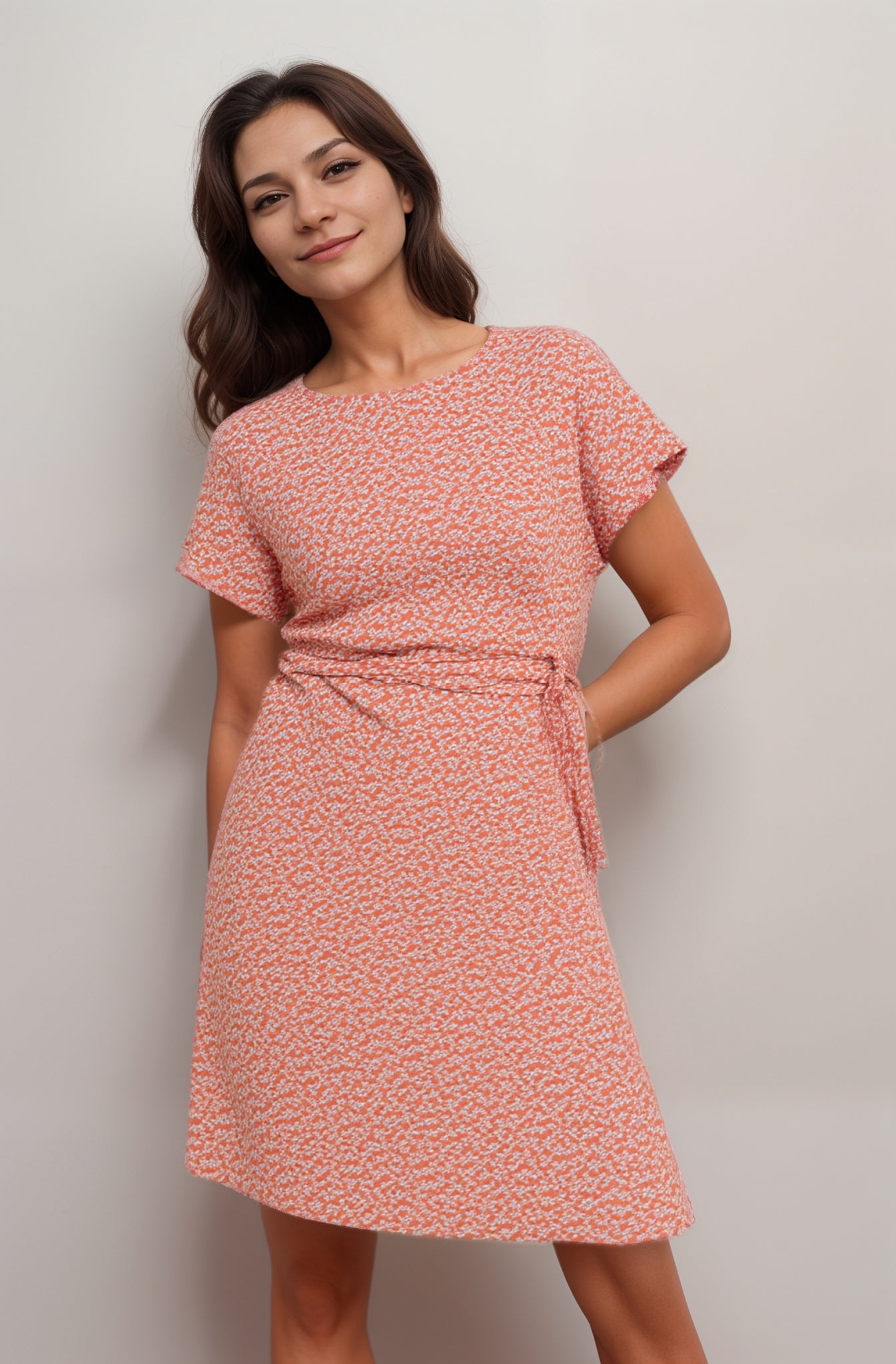 JS06 Daisy Red - Short-sleeved belted dress - Floral print - Kozii