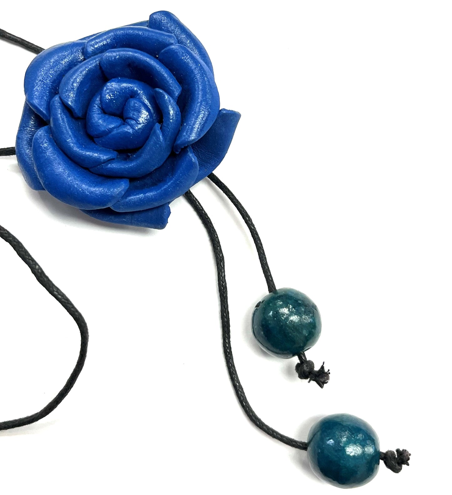 Collier Fleur de cuir RI57 - Bouton de rose - Bleu - Rouge Import