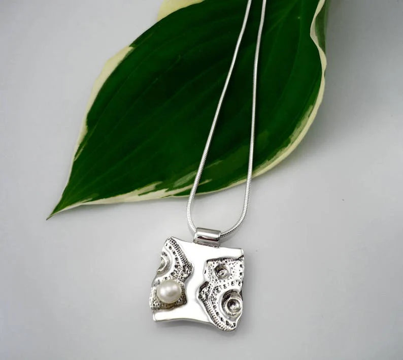 Pendentif Baiser nacré - Marie-Ève Bordeleau