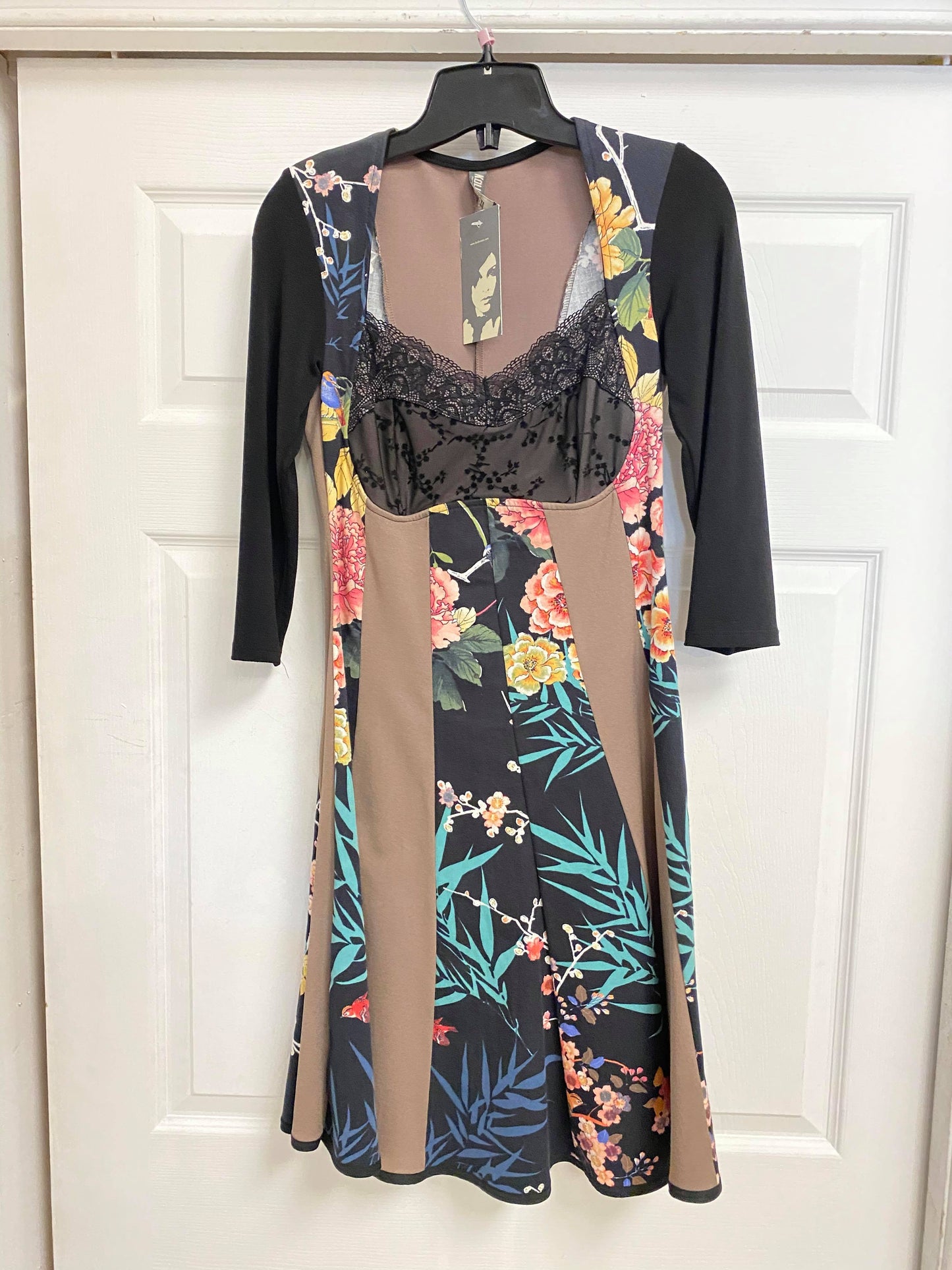 Robe empiècements fleuri 12-148 - Kollontaï