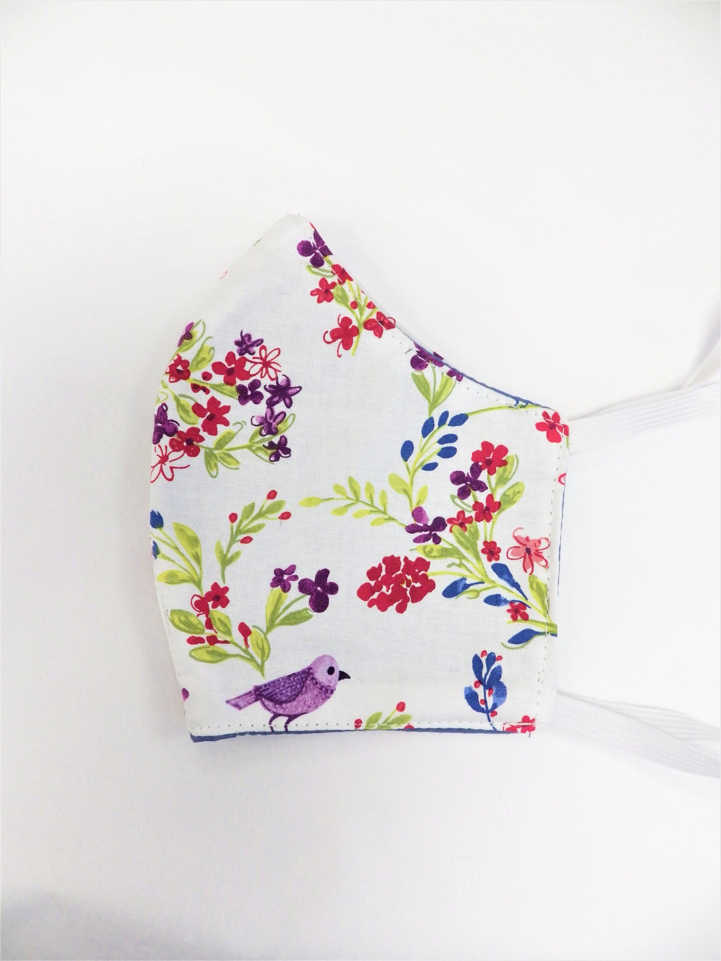 Blanc & fleurs bleues et roses