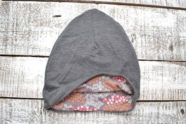 Tuque réversible Baluchon fleuri rose et gris