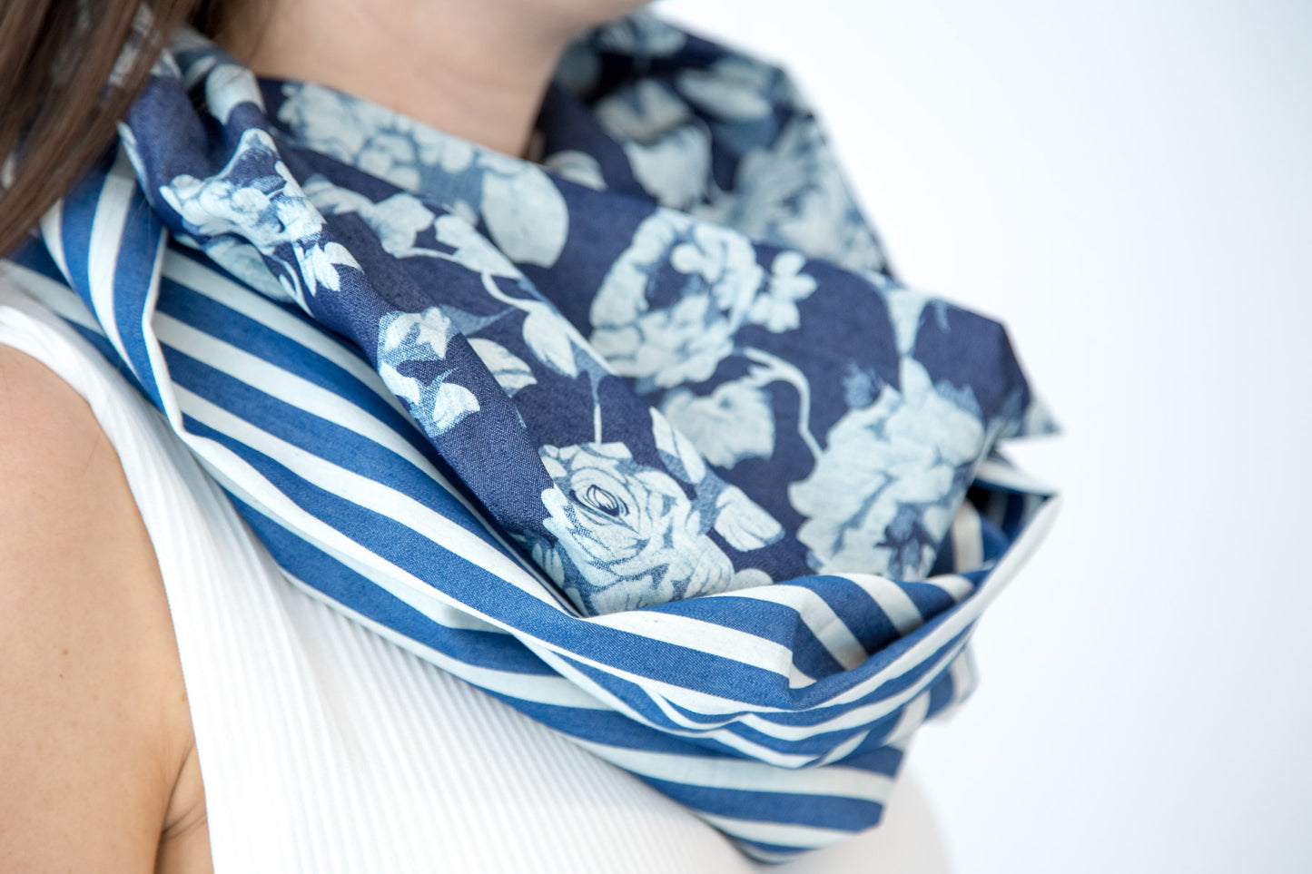 Dark floral jean reversible Baluchon scarf
