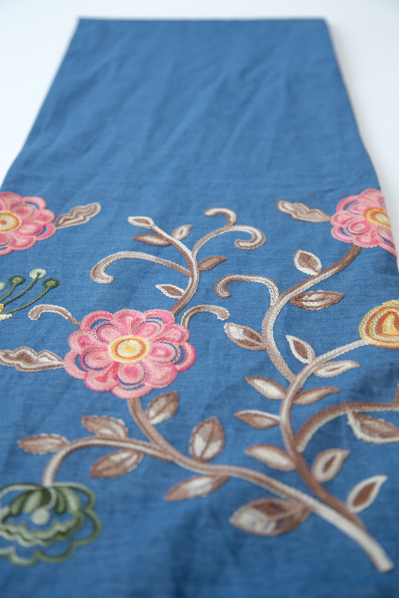 Baluchon jeans scarf with embroidered flowers