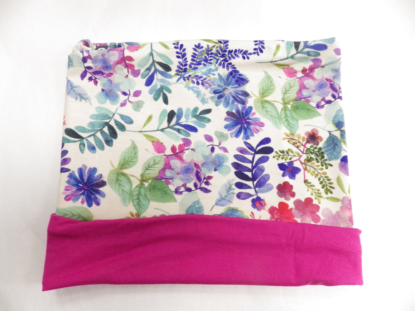 Col/cache-cou Baluchon fushia et motif à fleurs