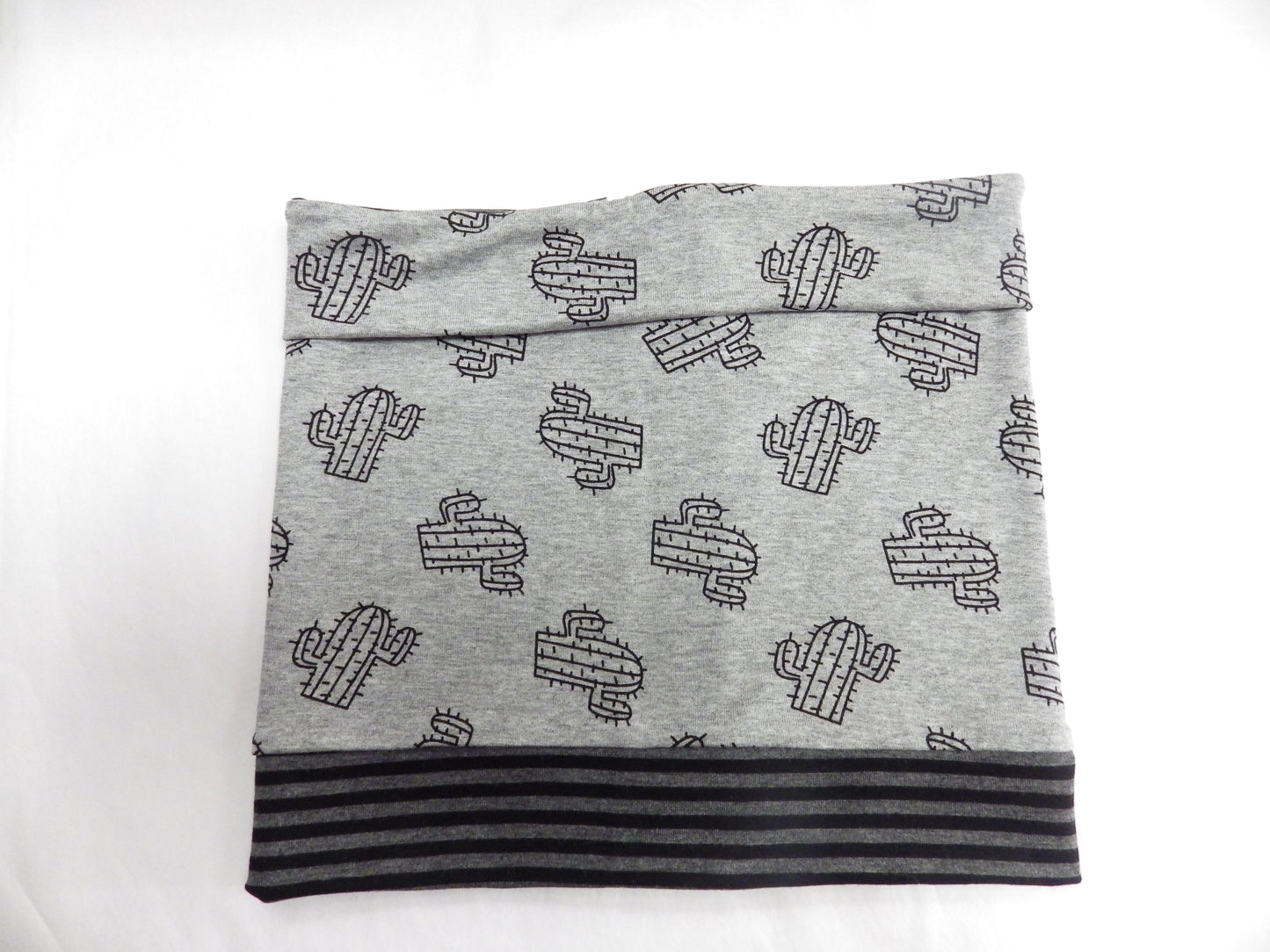 Col/cache-cou Baluchon motif cactus et ligné gris et noir