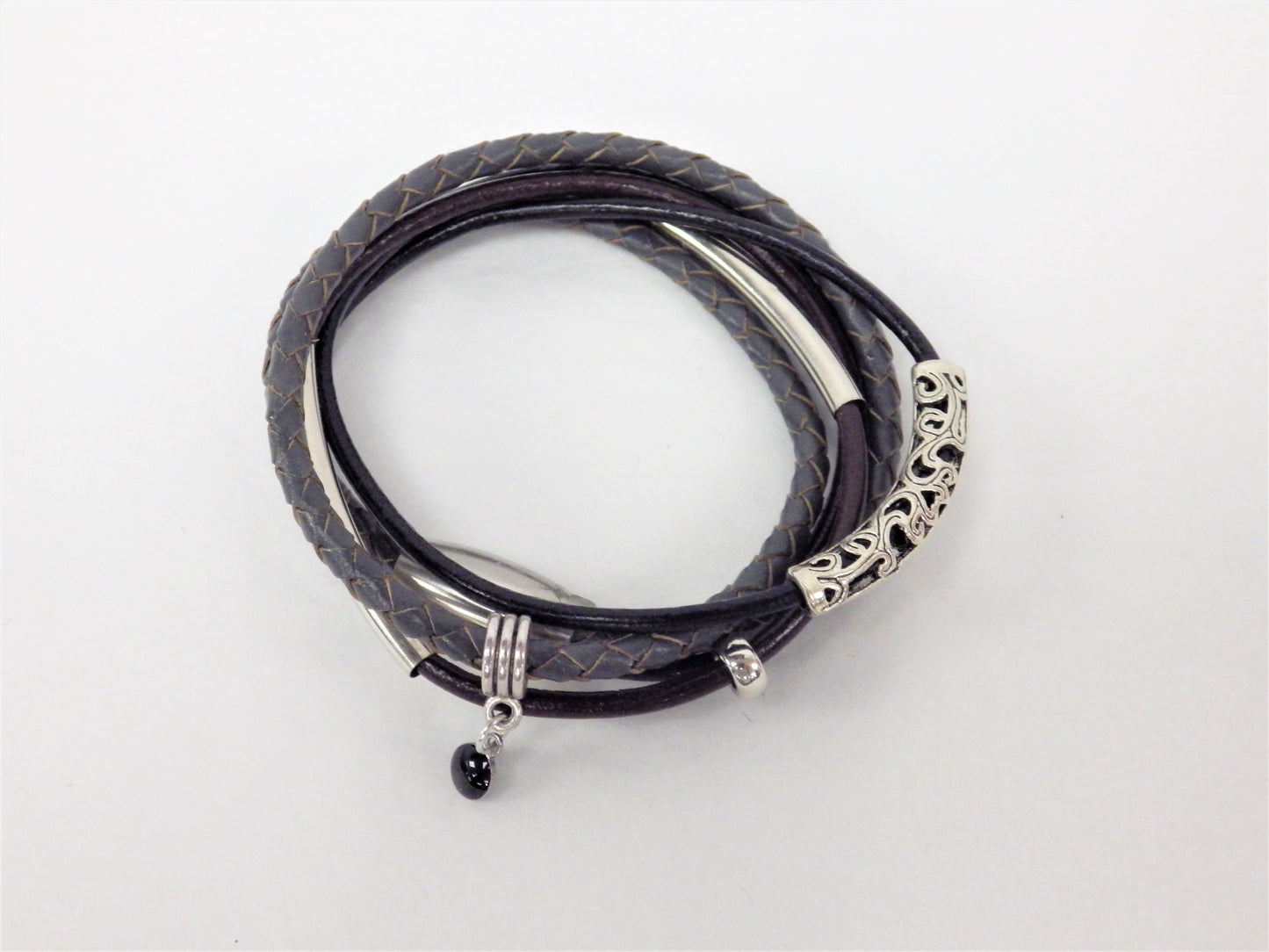 Collier/Bracelet noir et brun foncé, tresse grise, médaillon noir - MJ Bijoux