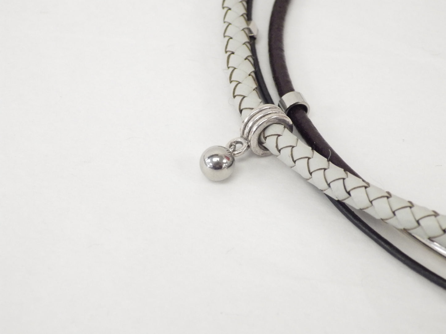 Collier/Bracelet noir et brun, tresse grise, tubes et médaillon boule - MJ Bijoux