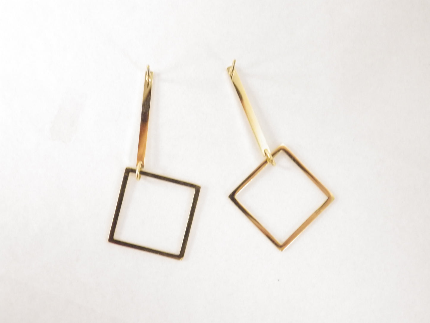 Diamond-shaped BO with gold rod - Red stainless steel