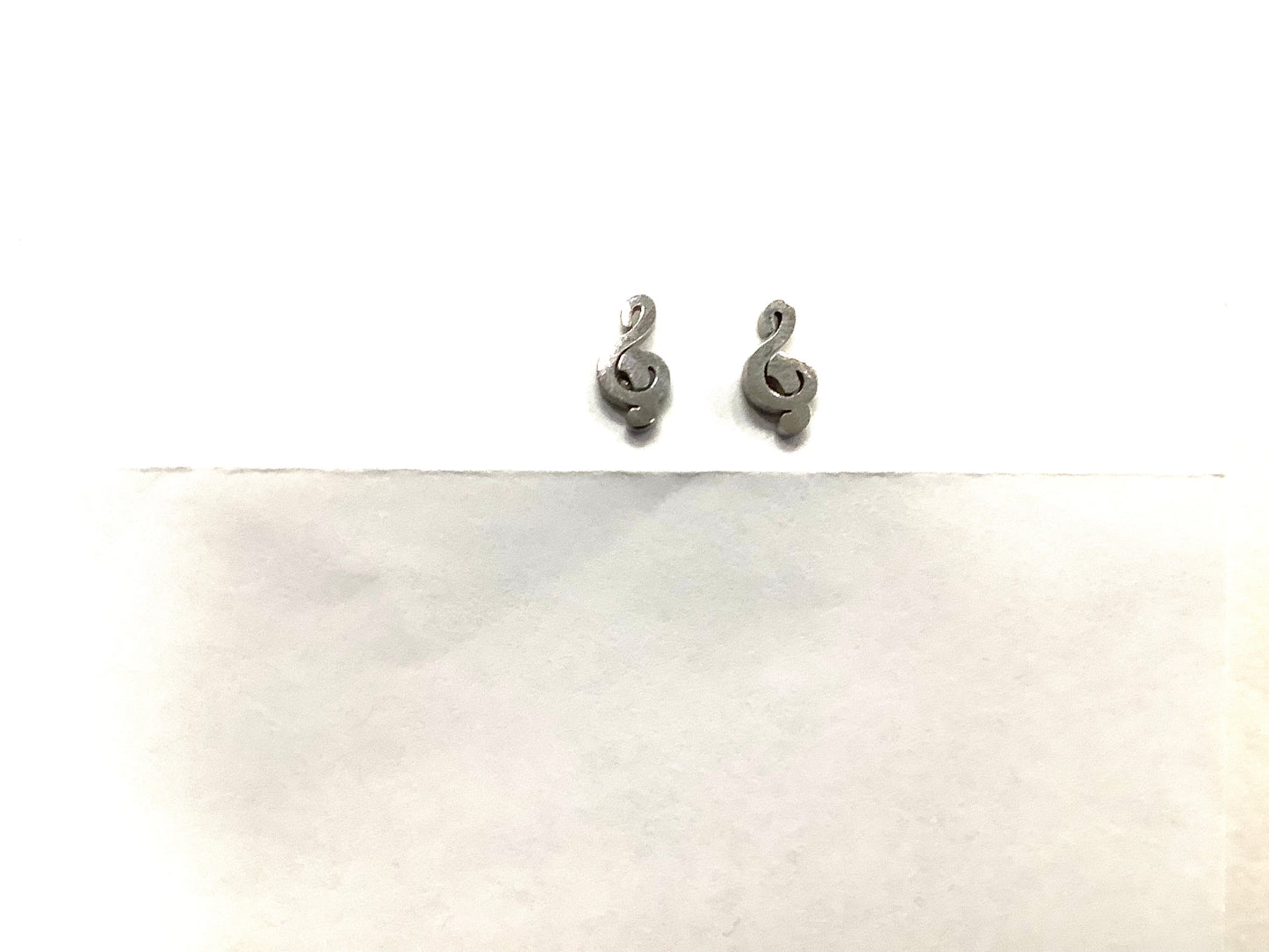 Boucle d’oreilles clé de sol - Rouge Inox