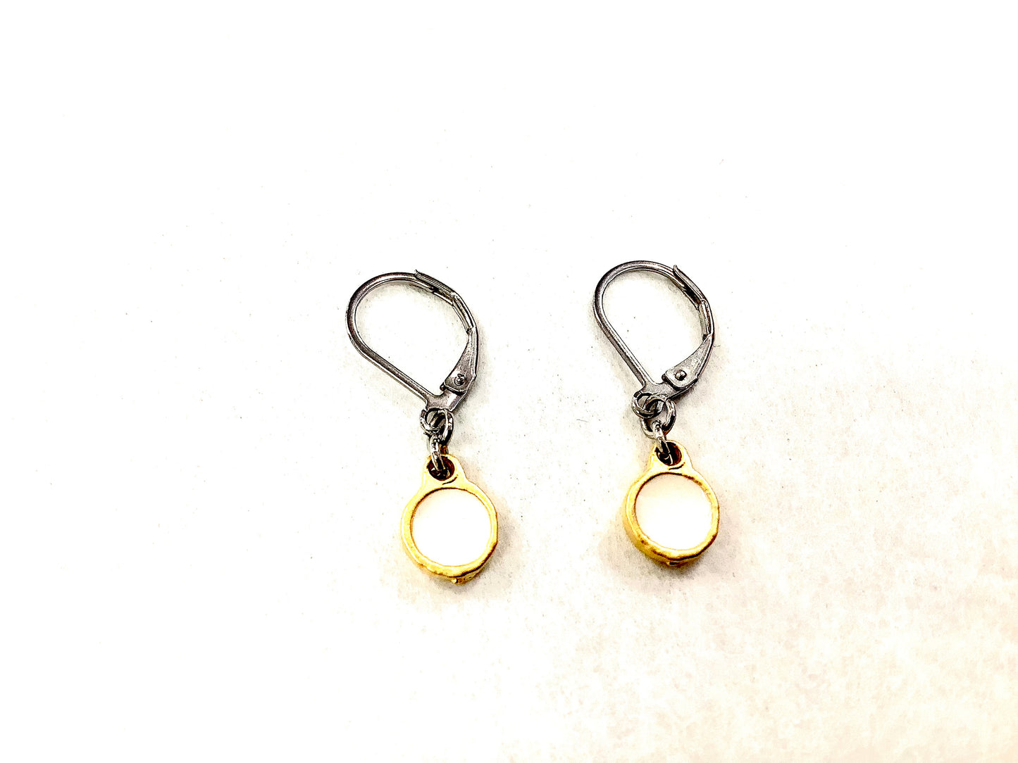 Suspendues à l'oreille Ronde 8mm Naturel - (Plusieur couleurs disponibles)