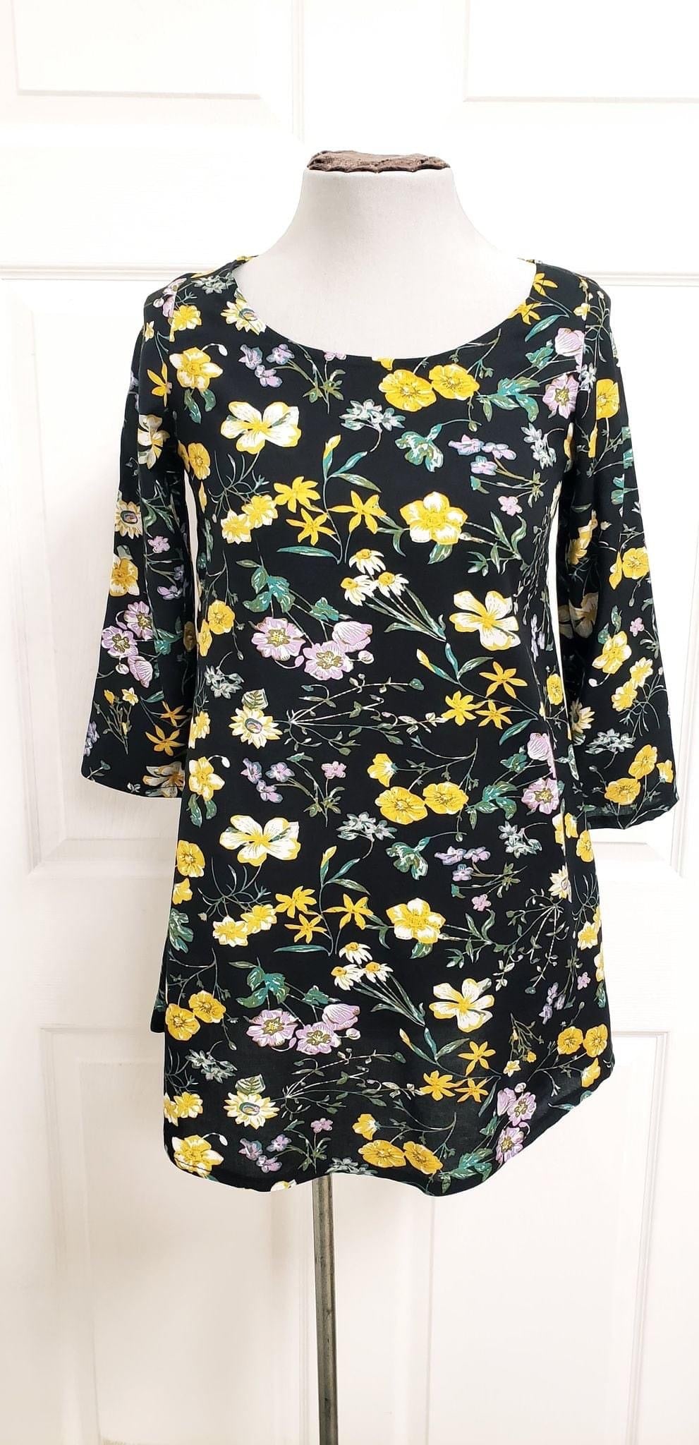 Chandail fleurs jaune