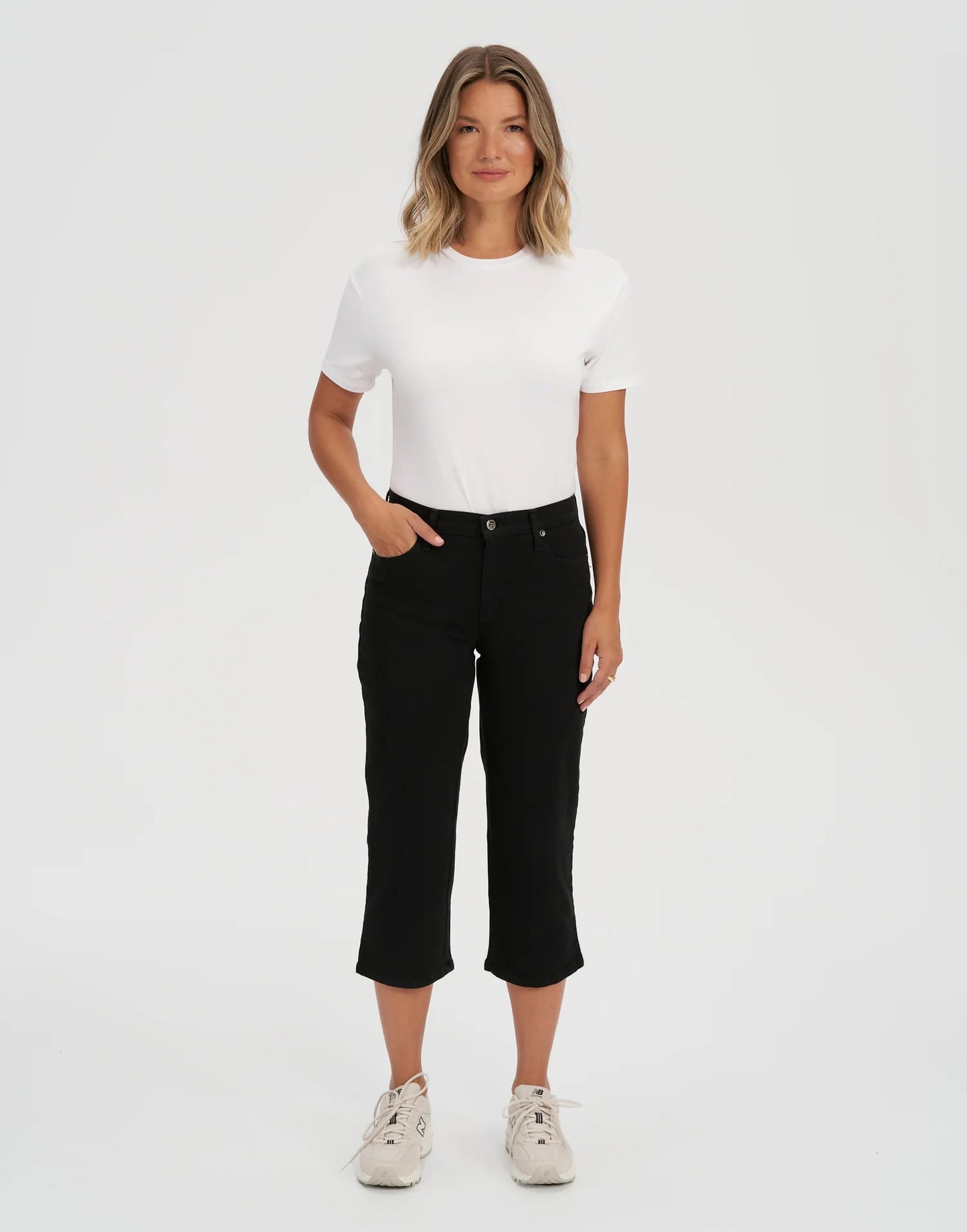 CHLOÉ STRAIGHT CUT SHORT JEANS Black