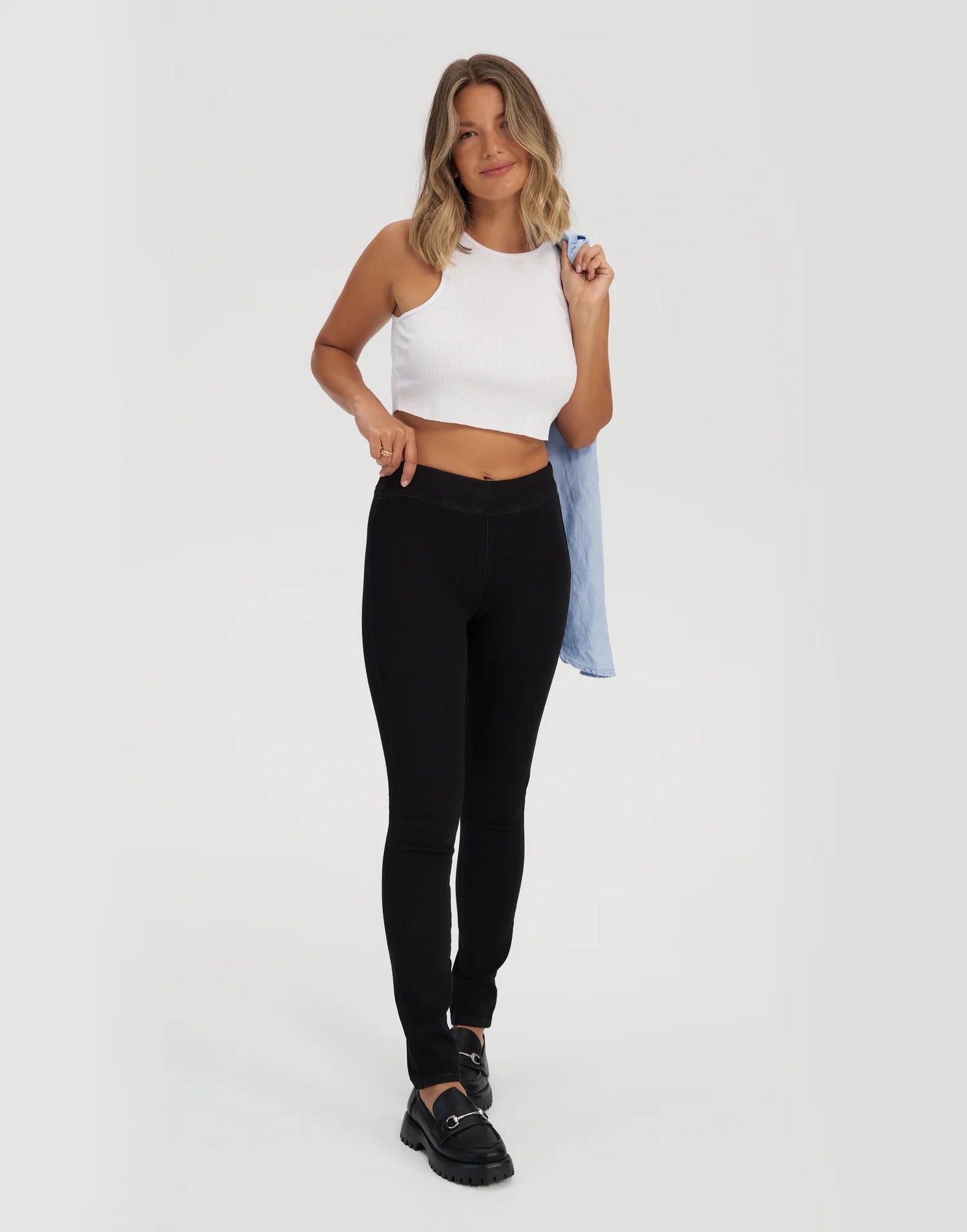 Rachel Pull-on - Coupe étroite - Taille haute - Noir - 30" d'entrejambes - Yoga Jeans - 2002