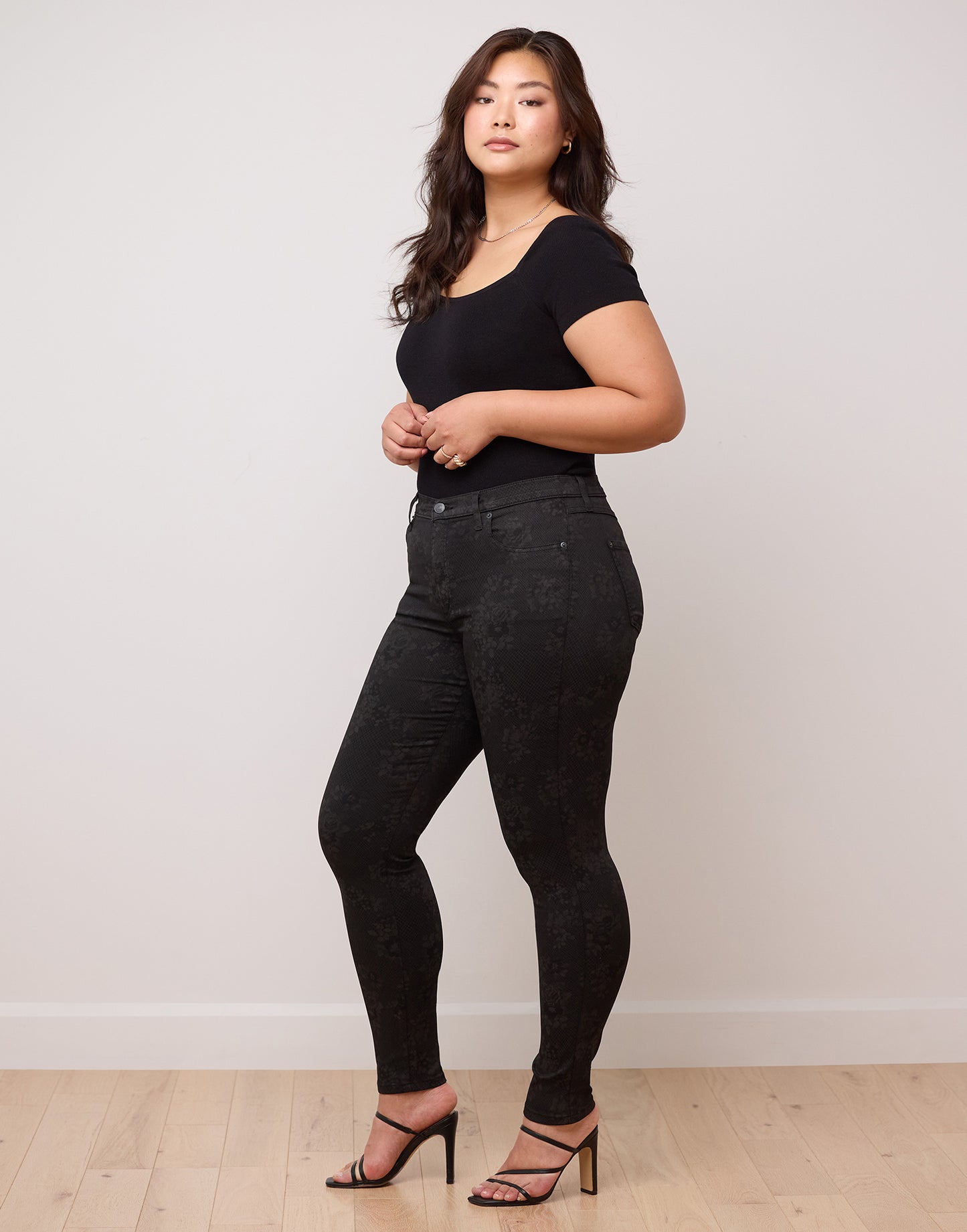 RACHEL - Coupe Étroite - Taille classic -  Entre jambe 30 - NOIR FLORAL - 2276BK - Yoga Jeans