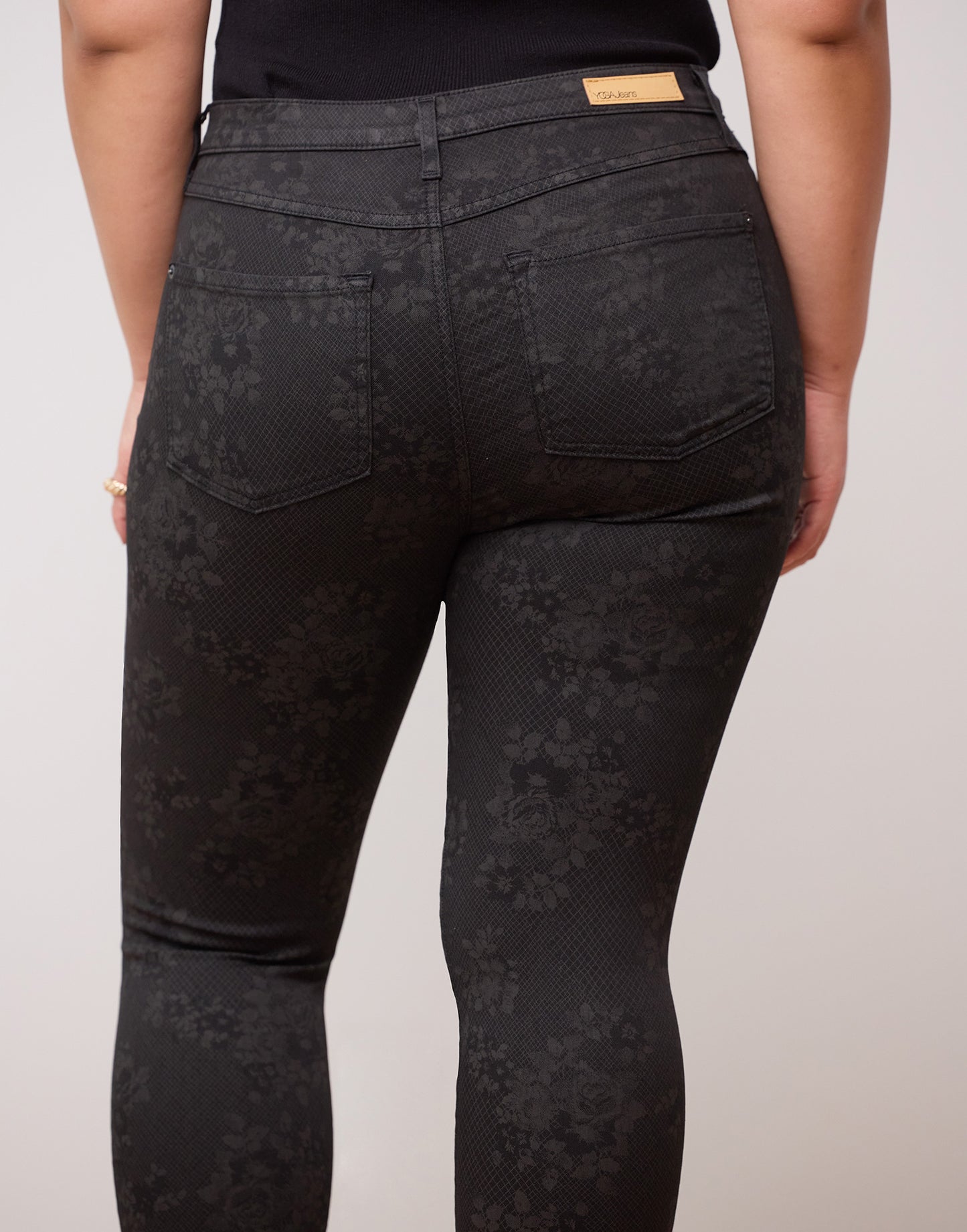 RACHEL - Coupe Étroite - Taille classic -  Entre jambe 30 - NOIR FLORAL - 2276BK - Yoga Jeans
