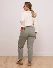 Charger l&#39;image dans la galerie, Jeans chloé- Sea moss - Taille Classique - Entrejambe 27&#39;&#39;- Yoga Jeans
