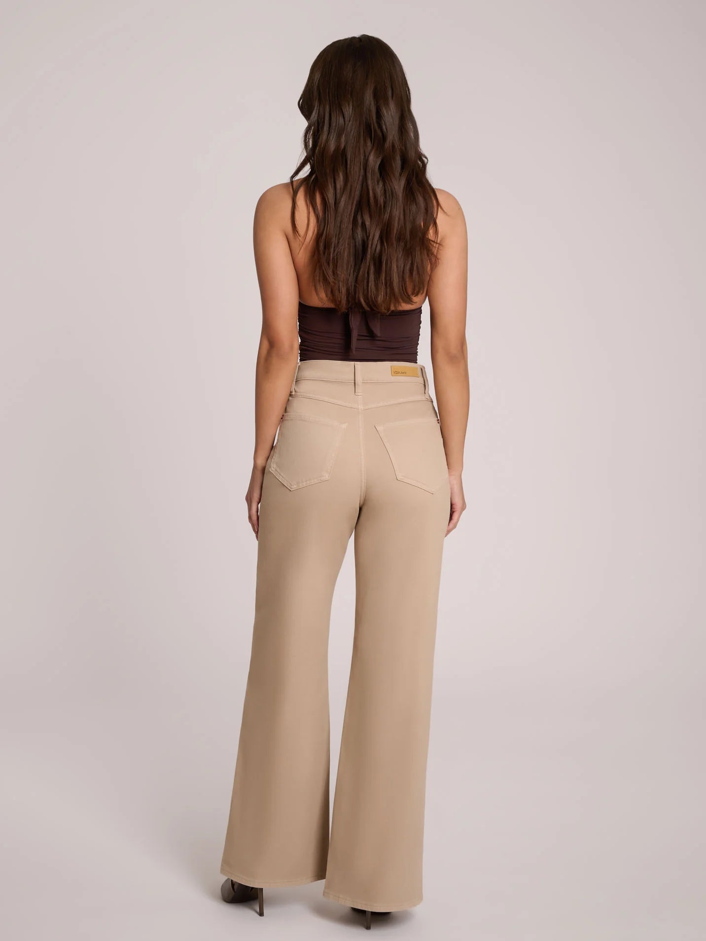 Lily - very flared cut - high waist - pampas color - 32'' inseam 