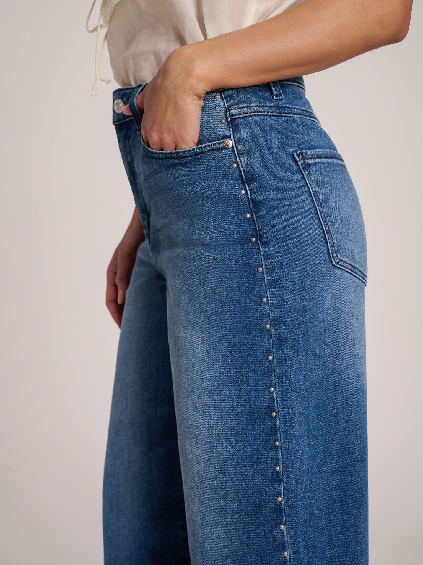 LILY JEANS VERY FLARED FIT - BLUE DIDDLEY - 25" inseam 