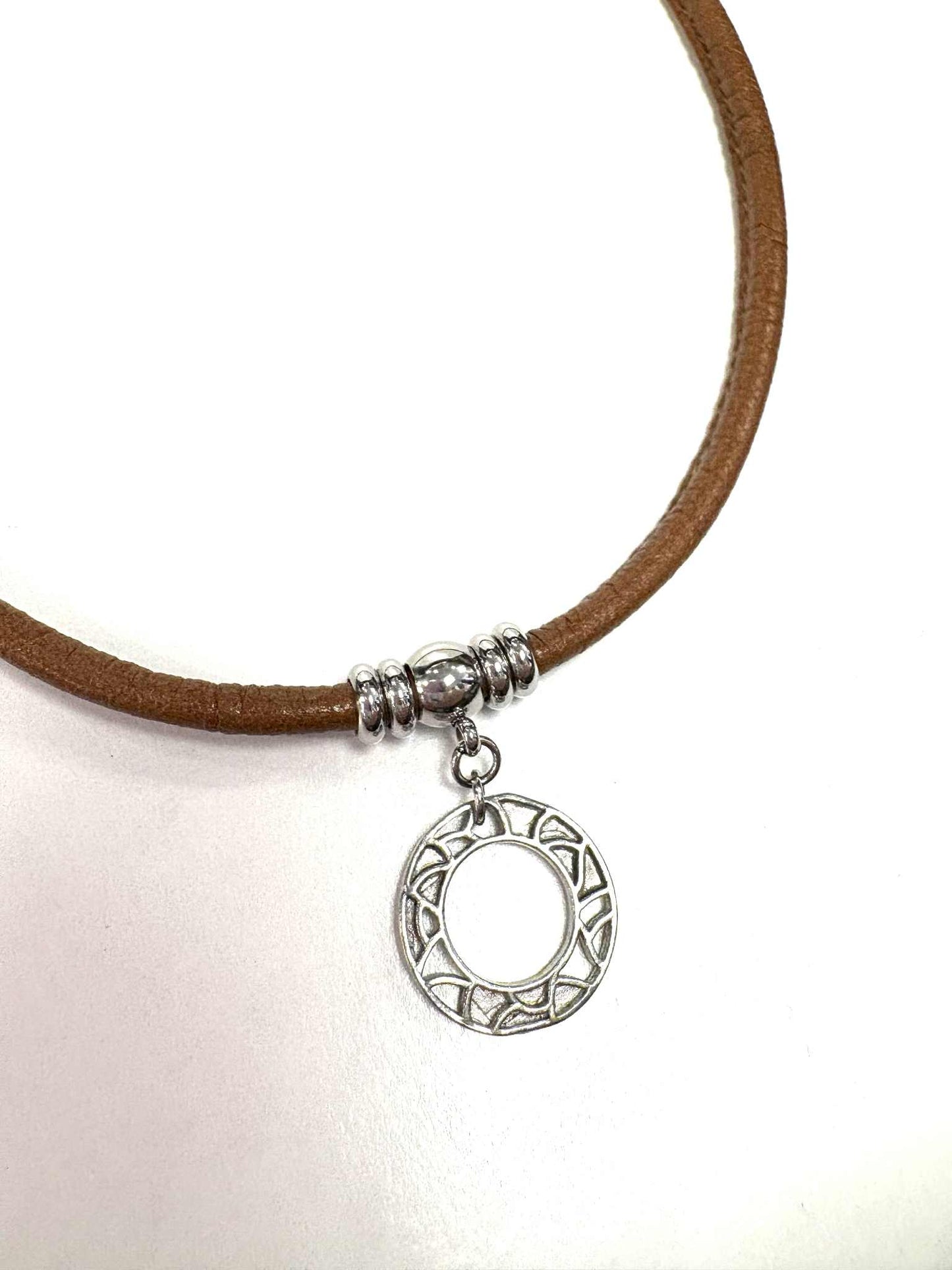 Romy sur cuir -3 variantes - Créart