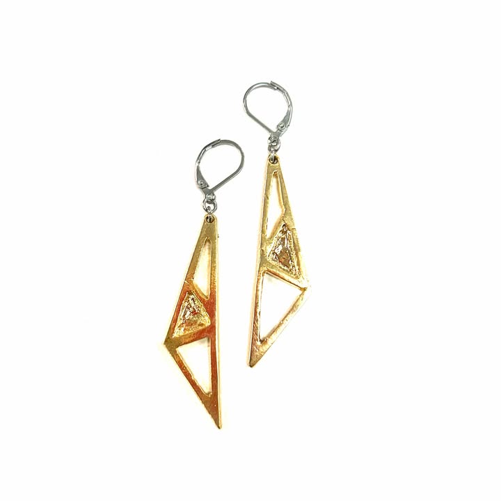 Earrings - Triple shiny gold triangle - Red Jewelry