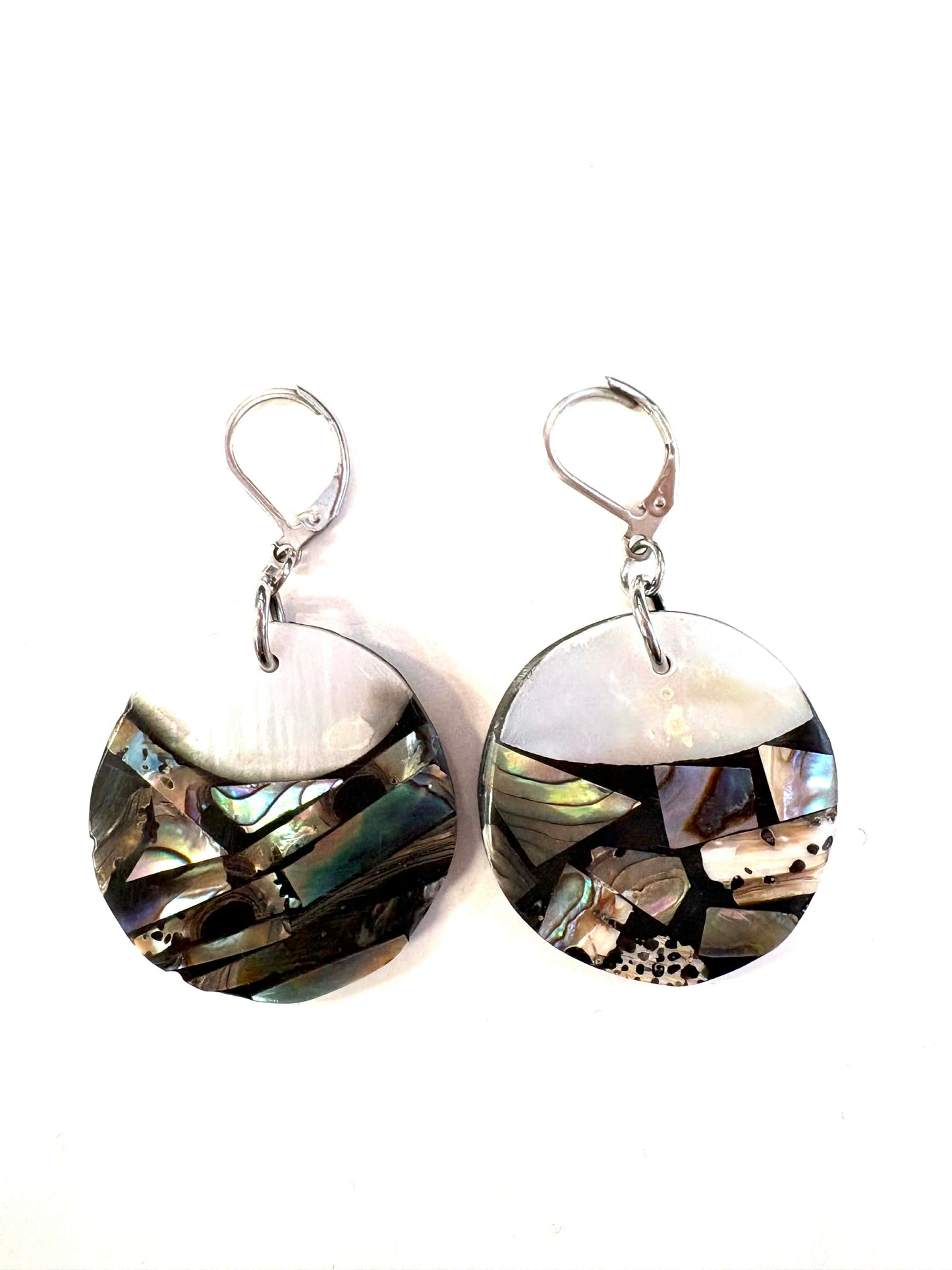 Fragmented Round of Mother-of-Pearl Shells - Adventure Red