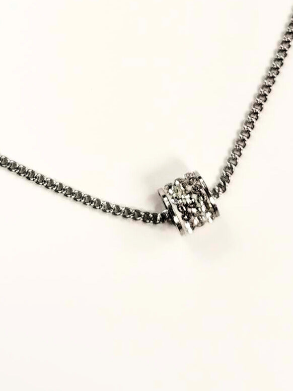 Collier Inox Cylindre et Zircon - Rouge Inox