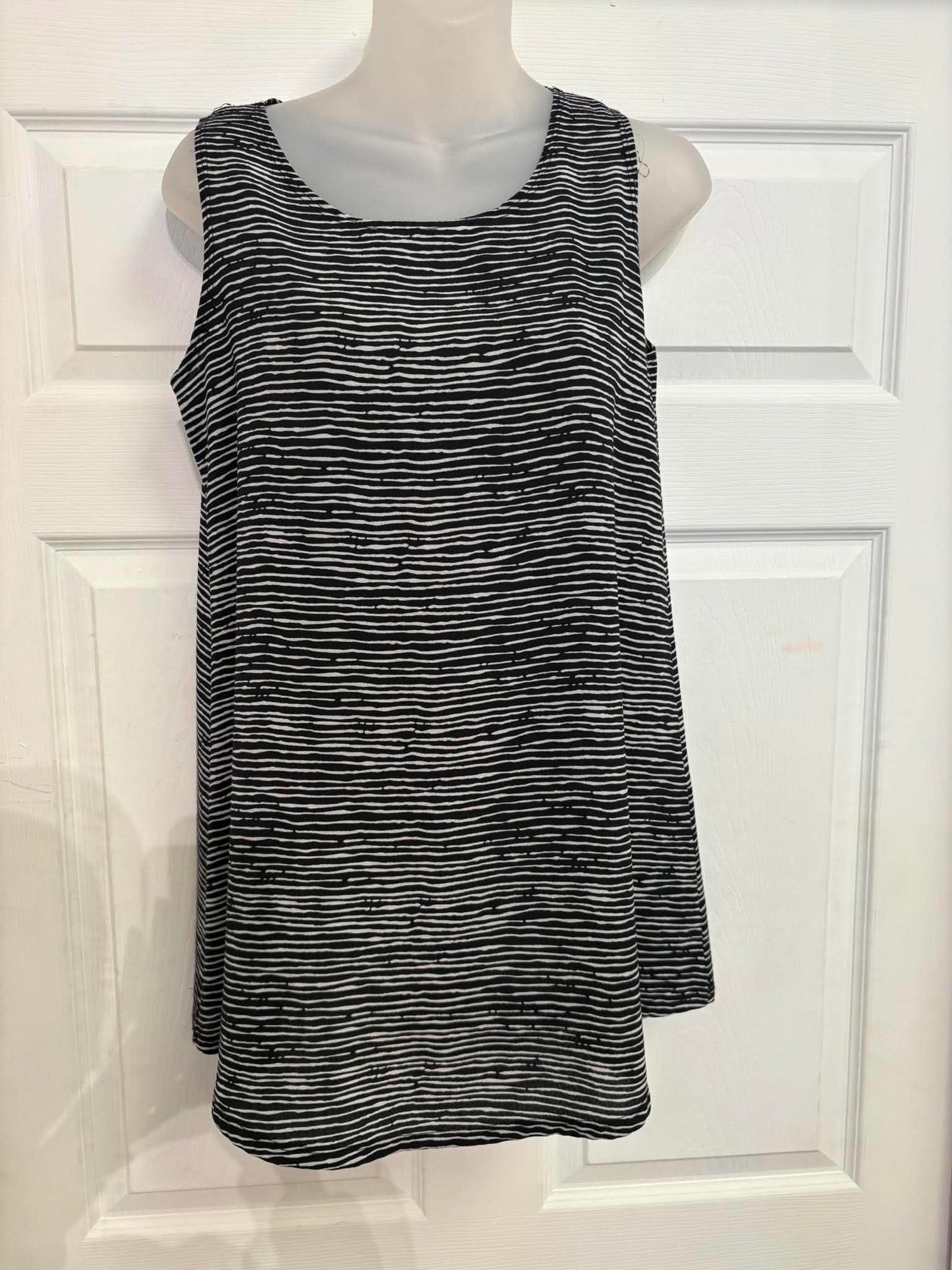 Martini tunic with black and white polka dots