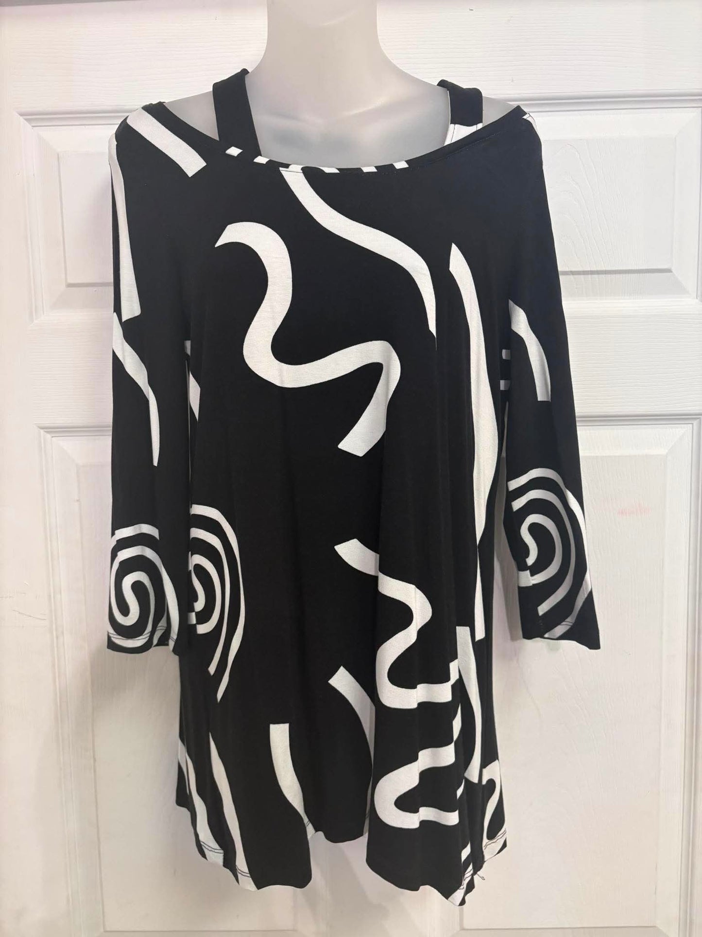 Martini tunic with black and white polka dots