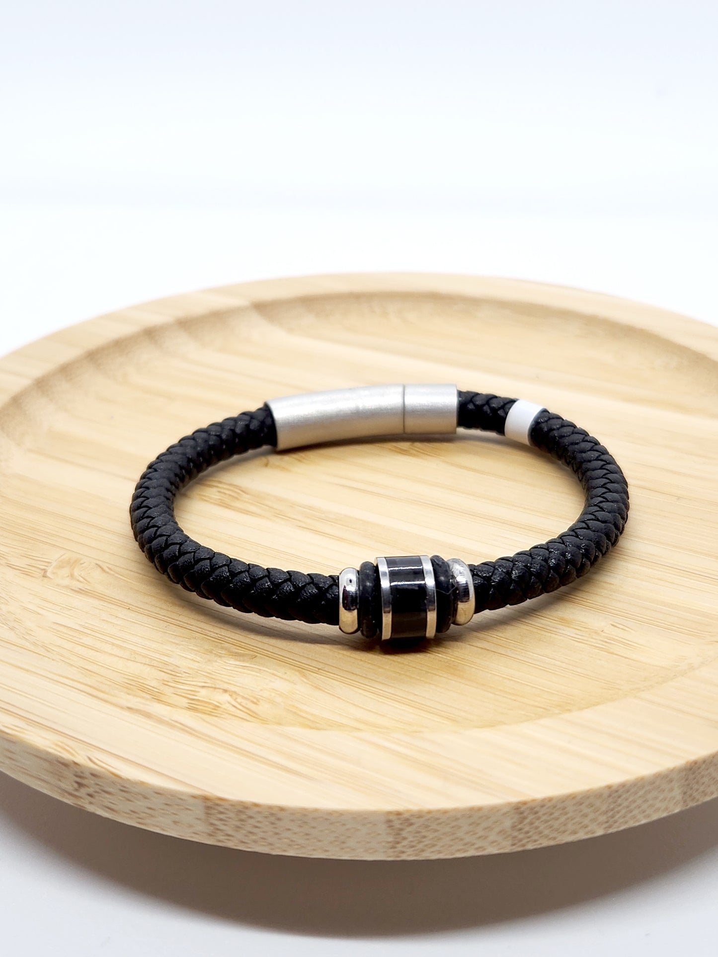 Bracelet de cuir noir  grandeur 15 - Création Fish