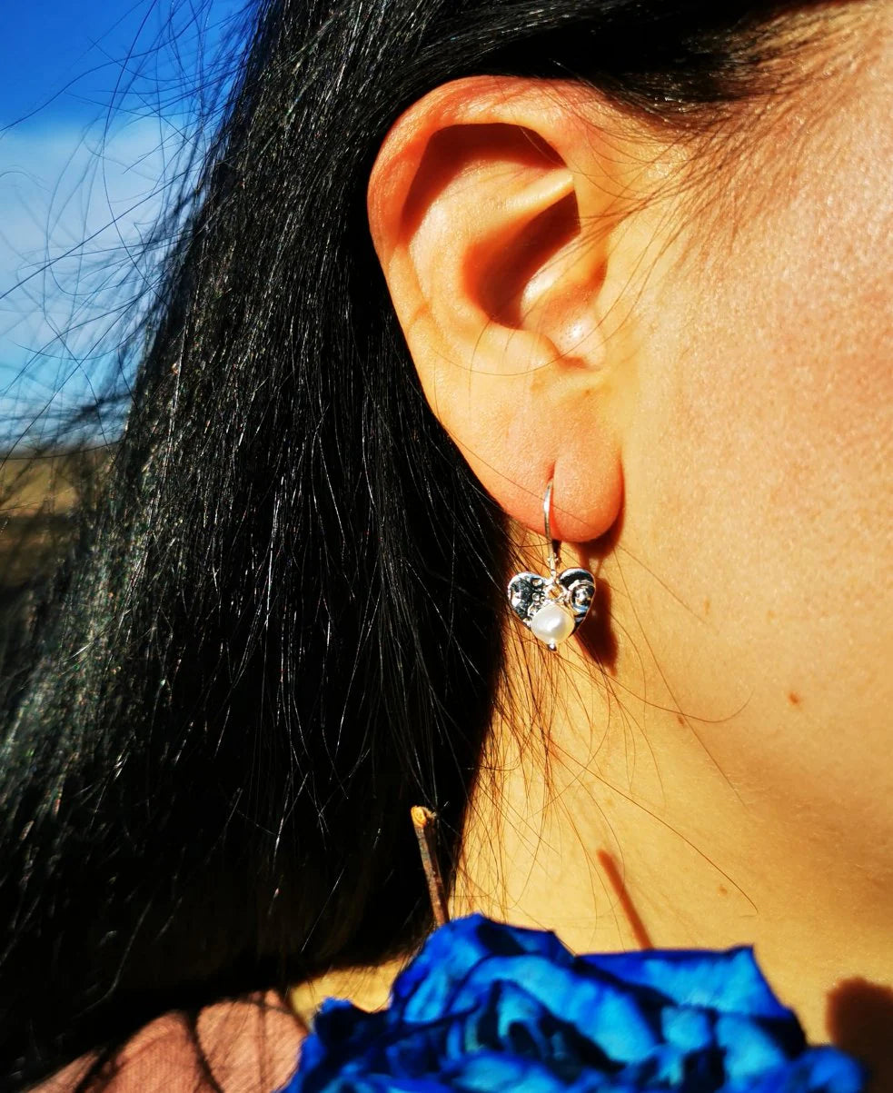 PETITS COEURS PERLÉES, boucles d'oreilles argent sterling et perle
