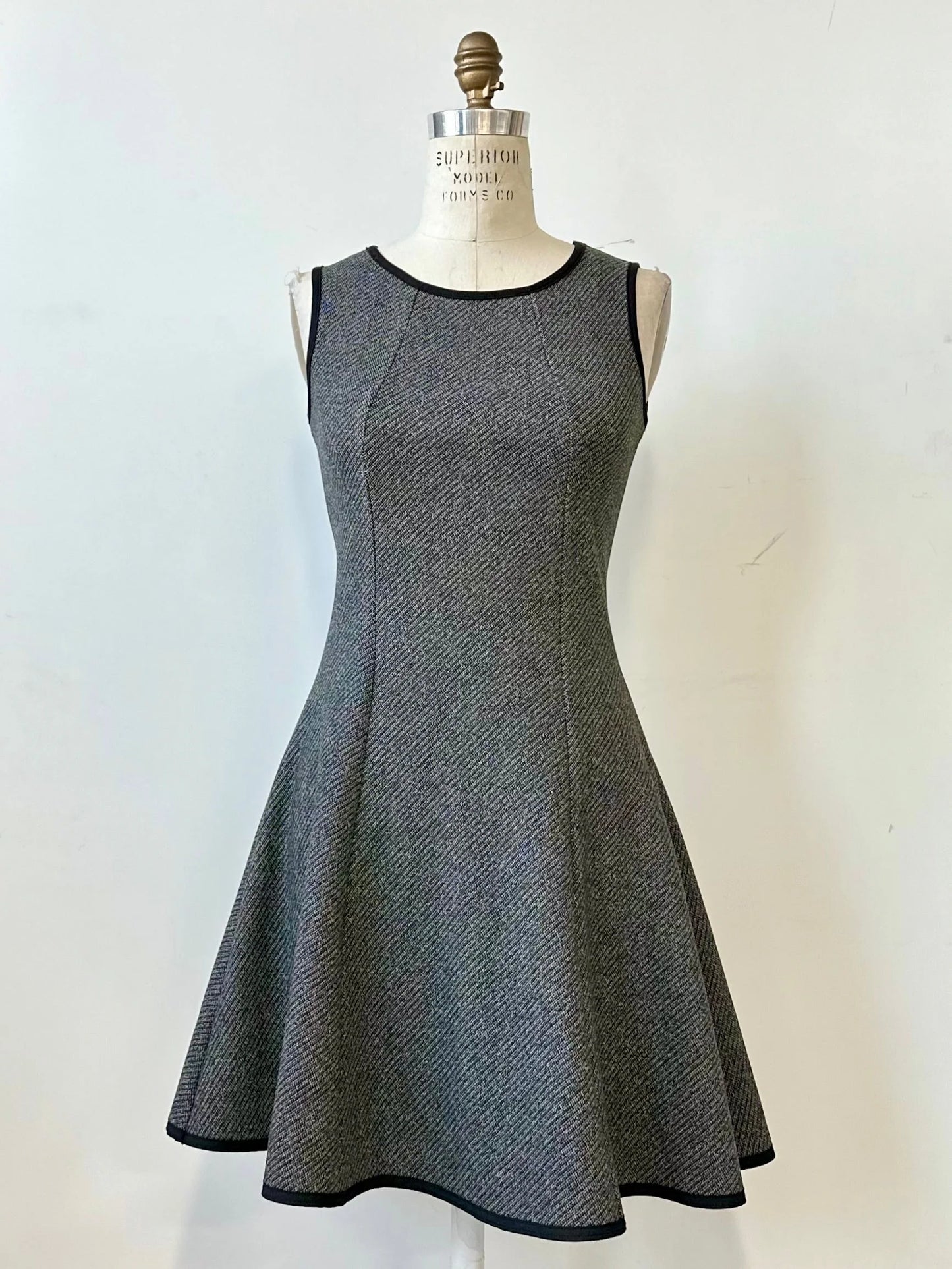 Robe Priestly - charcoal - Kollontai
