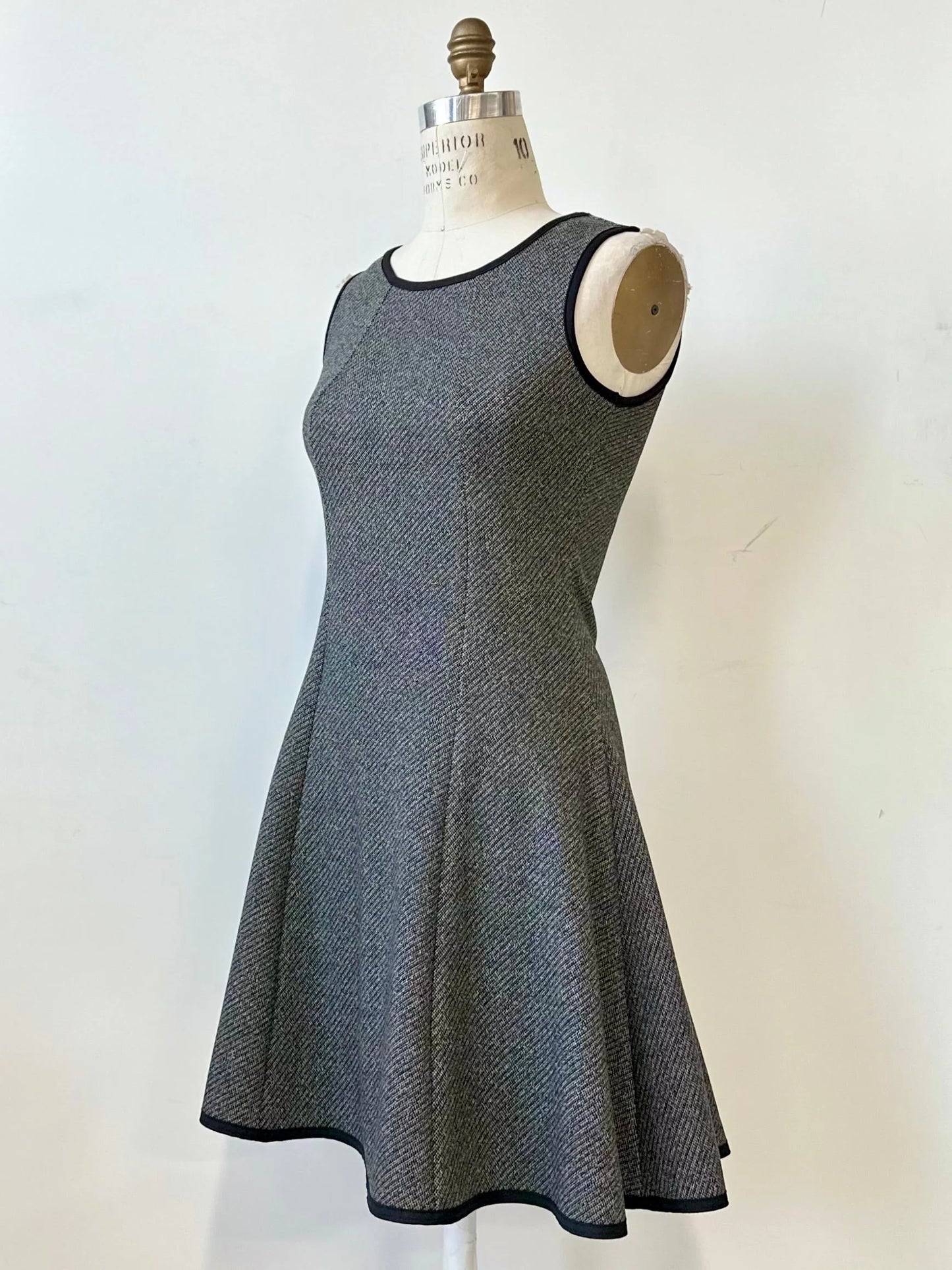 Robe Priestly - charcoal - Kollontai