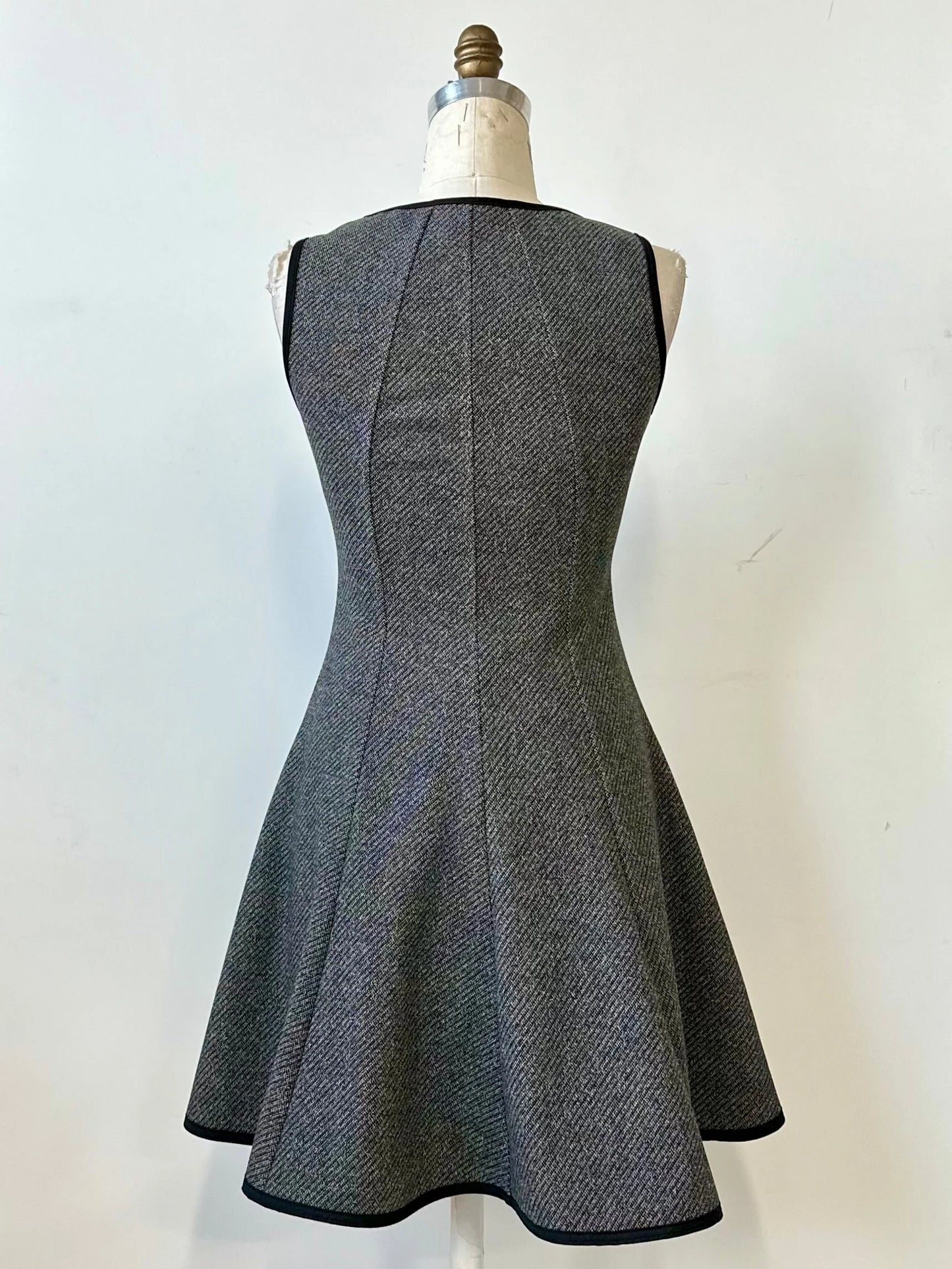Robe Priestly - charcoal - Kollontai
