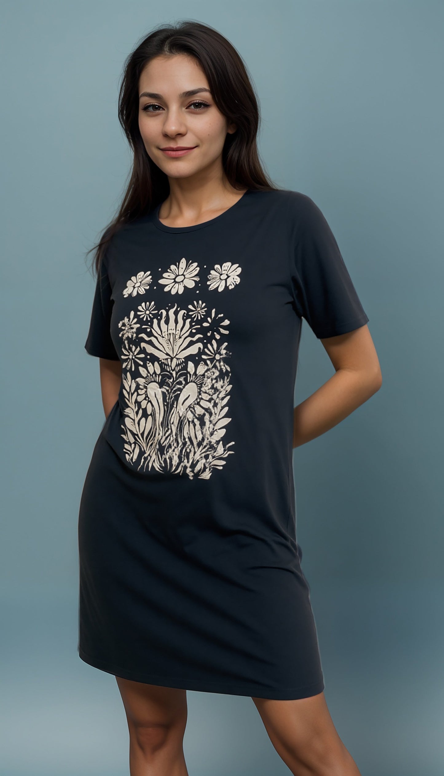 JS11 Black - Robe t-shirt imprimée – Noir avec motif floral crème