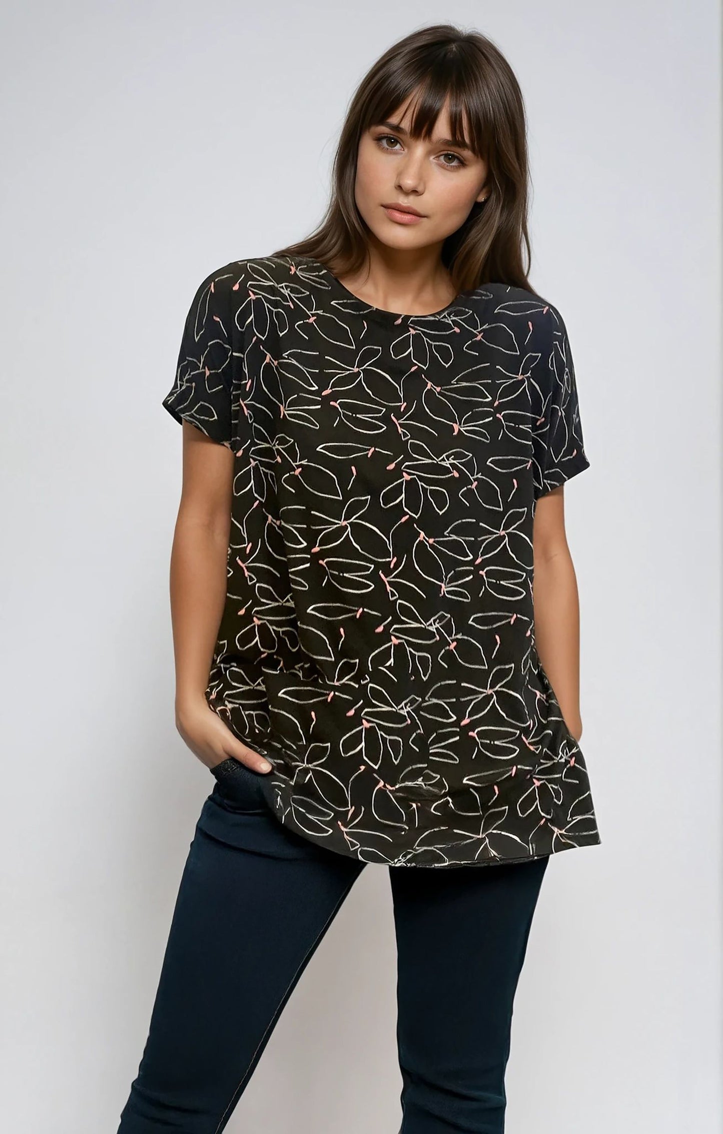 JS41 Windy leaves - Haut ample à manches courtes – Imprimé feuillage noir, blanc & rose pâle