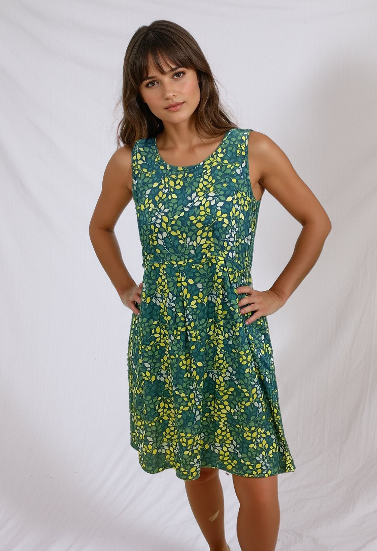 LAURA-R Robe évasée sans manches – Imprimé feuillage vert GDB