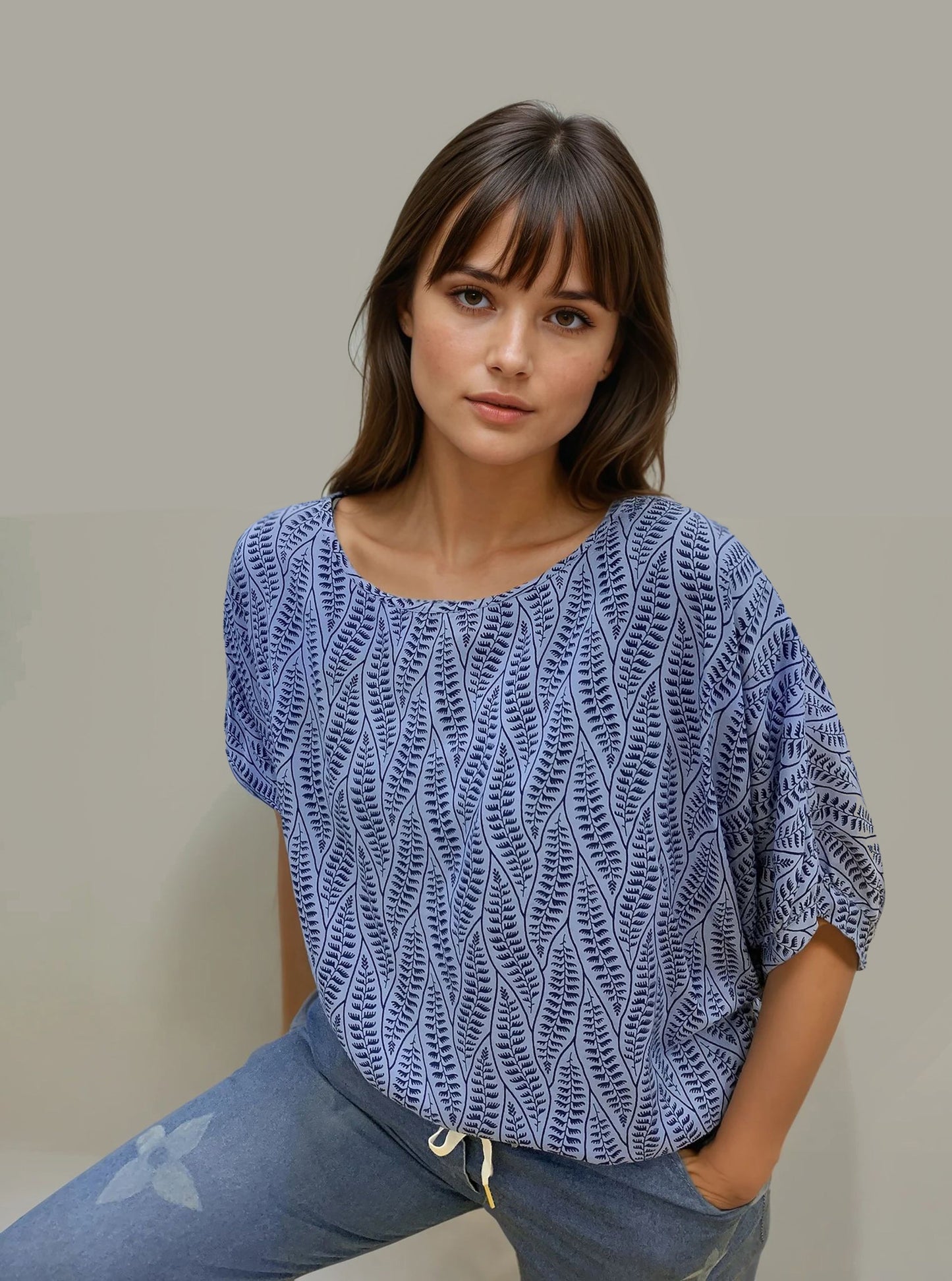 MONA LISA-S Haut décontracté à manches courtes – Imprimé feuillage bleu GDB