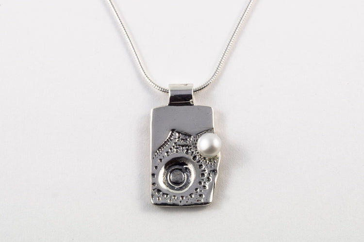 SEA BRISE, sterling silver pendant inspired by a sea urchin - Marie-Êve Bordeleau
