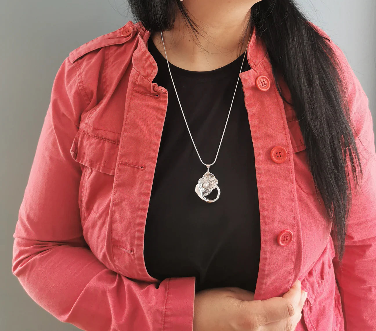 Vague de joie, pendentif unique en argent sterling et perle d'eau douce