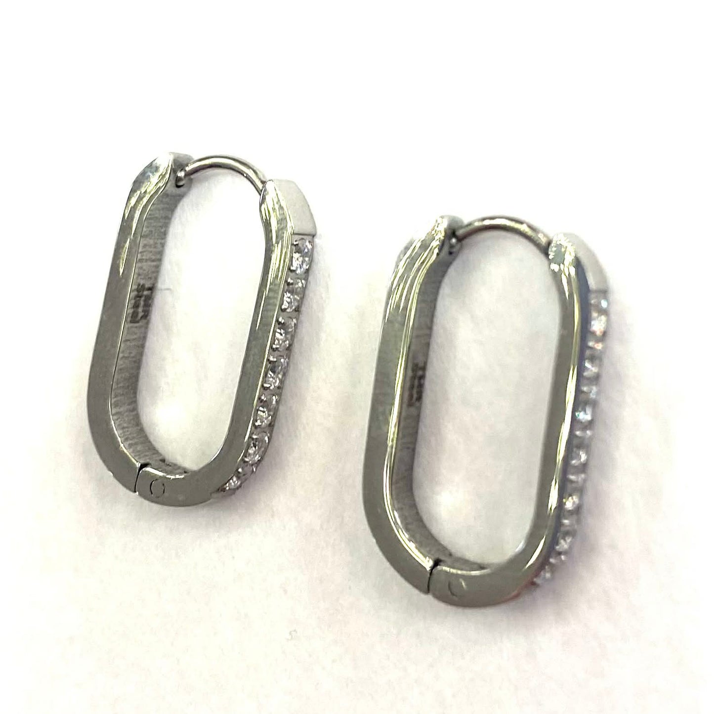 Anneau oval incrusté moyen - 3 variantes - Rouge Inox