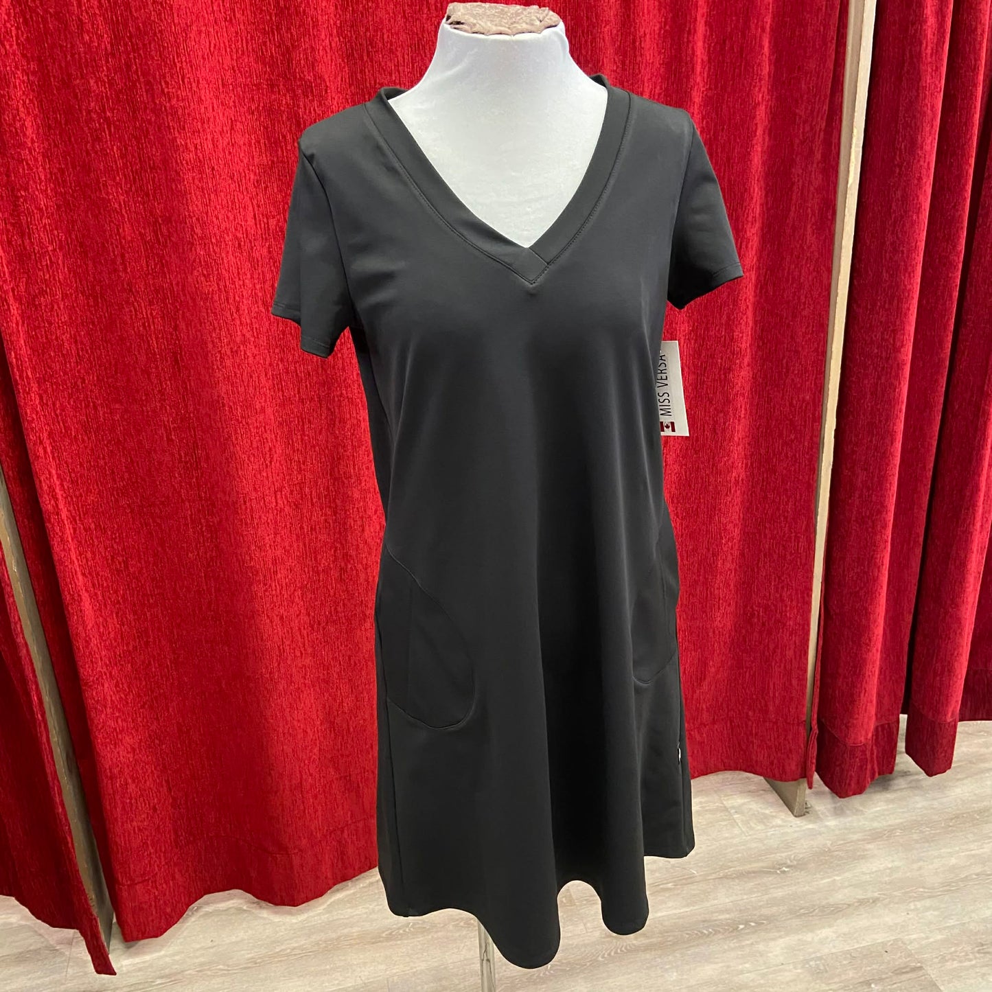 Robe Sara Manches courtes noir  - ligne trapèze - Miss Versa