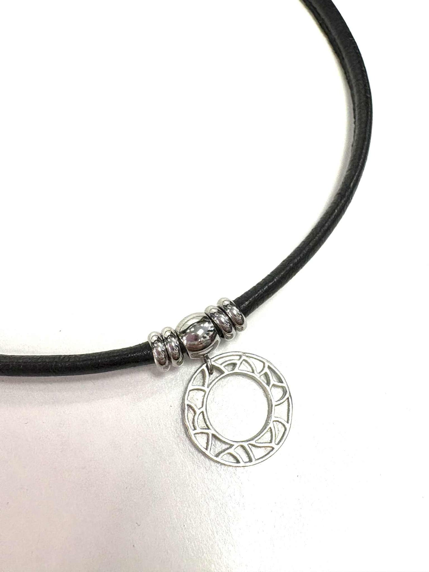 Romy sur cuir -3 variantes - Créart