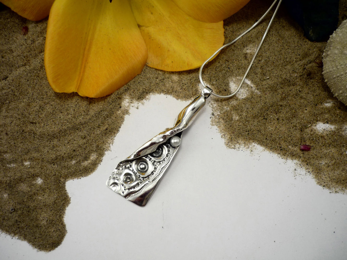 Nacre et oursin perlé