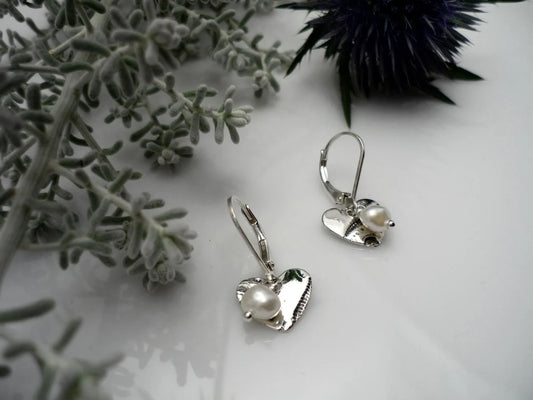 PETITS COEURS PERLÉES, boucles d'oreilles argent sterling et perle