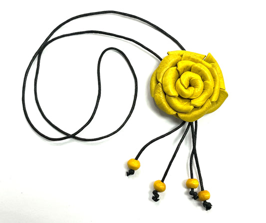 Collier Fleur de cuir RI55 - Bouton de rose - Jaune - Rouge Import
